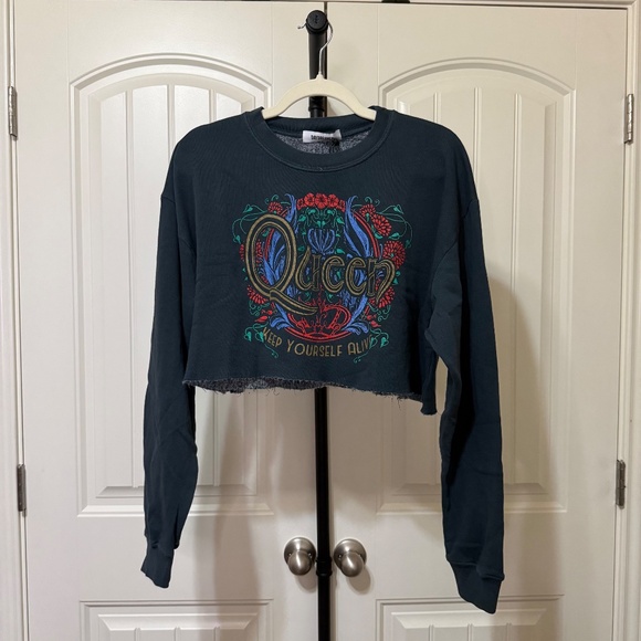Daydreamer Queen Crop Sweatshirt *NWT* - Picture 2 of 3
